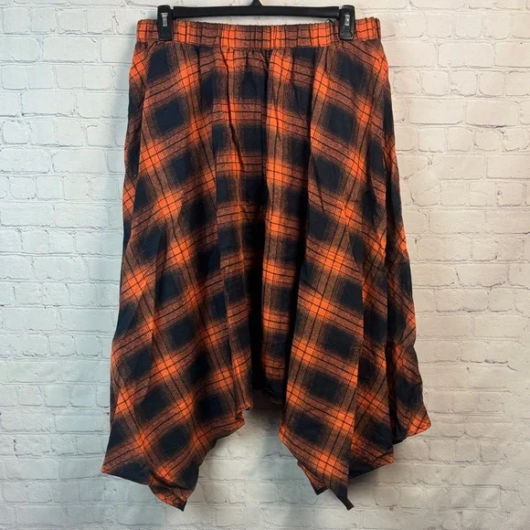 BloomChic Asymmetrical Plaid Flannel Skirt in Orange and Blue Plus Size 2X - Picture 6 of 6